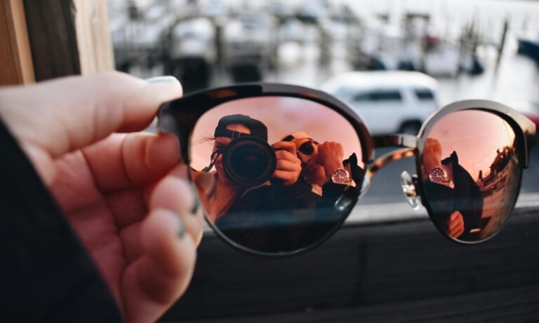 Designerskie okulary przeciwsłoneczne – jak wybrać model idealny dla Twojego stylu