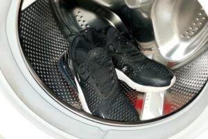 Idealny program do prania butów w pralce – jak dbać o obuwie?