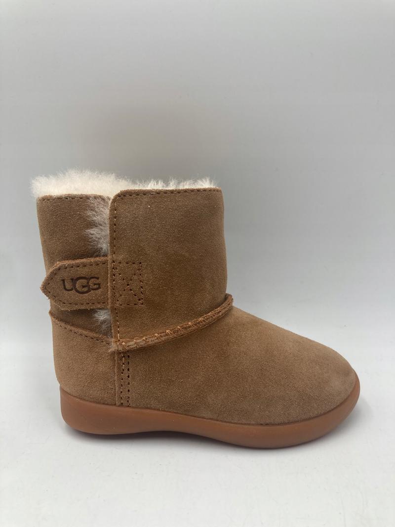 Różnice rozmiarówek UGG modele