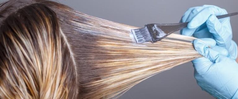 Bezpieczne farbowanie włosów w ciąży – co warto wiedzieć?