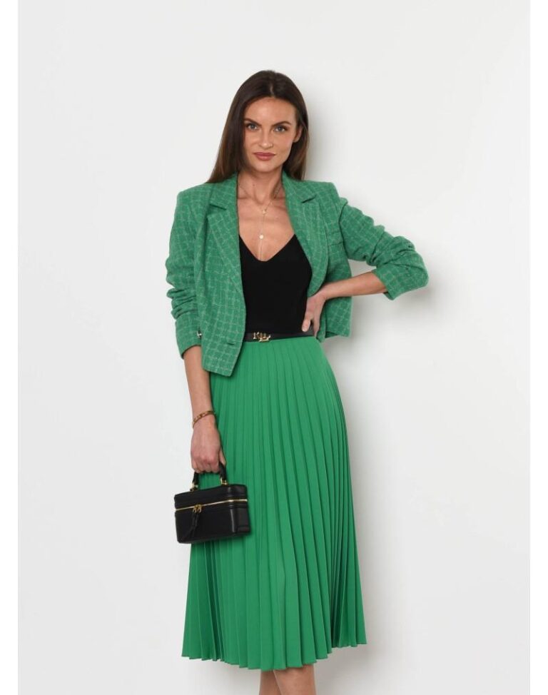 Stylowe połączenia: jaka bluzka będzie idealna do zielonej plisowanej spódnicy?
