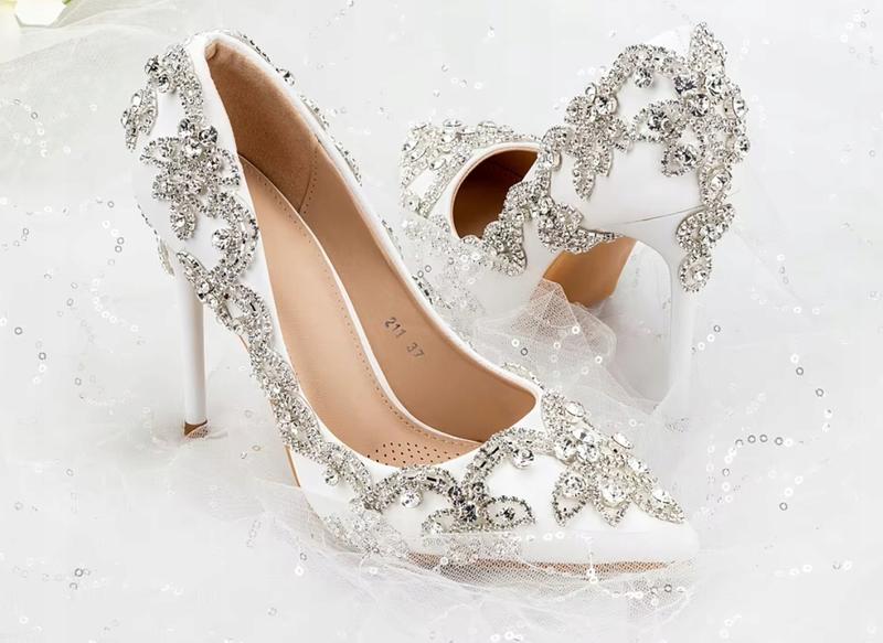 Buty do białej sukni ślubnej