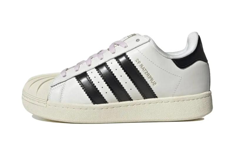 Jak właściwie dobrać rozmiar do adidas Superstar? Poradnik dla każdego fana sneakersów