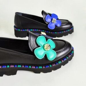 Jakie buty do plaszczyka na wiosnę wybrać, by doskonale się prezentować?