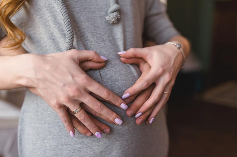 Hybrydowy manicure w ciąży