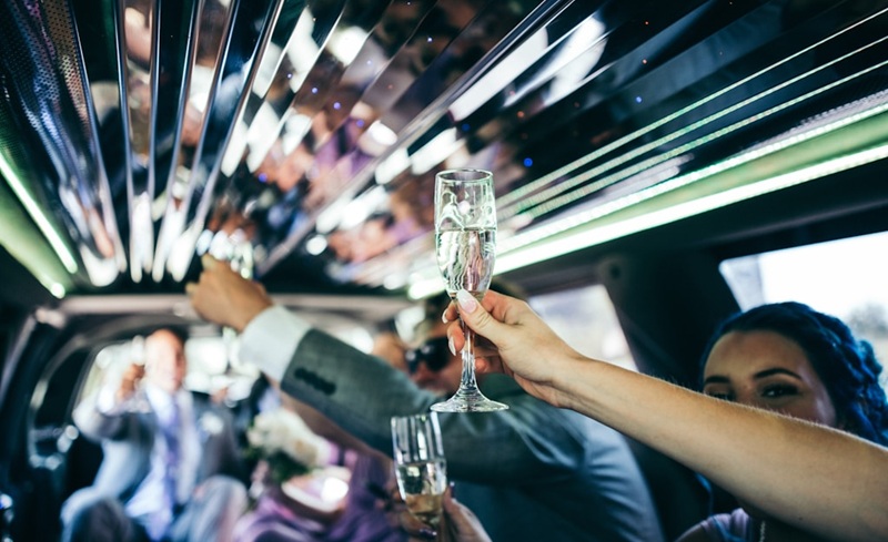 Wynajem party busa na imprezę firmową w Warszawie – integracja z charakterem
